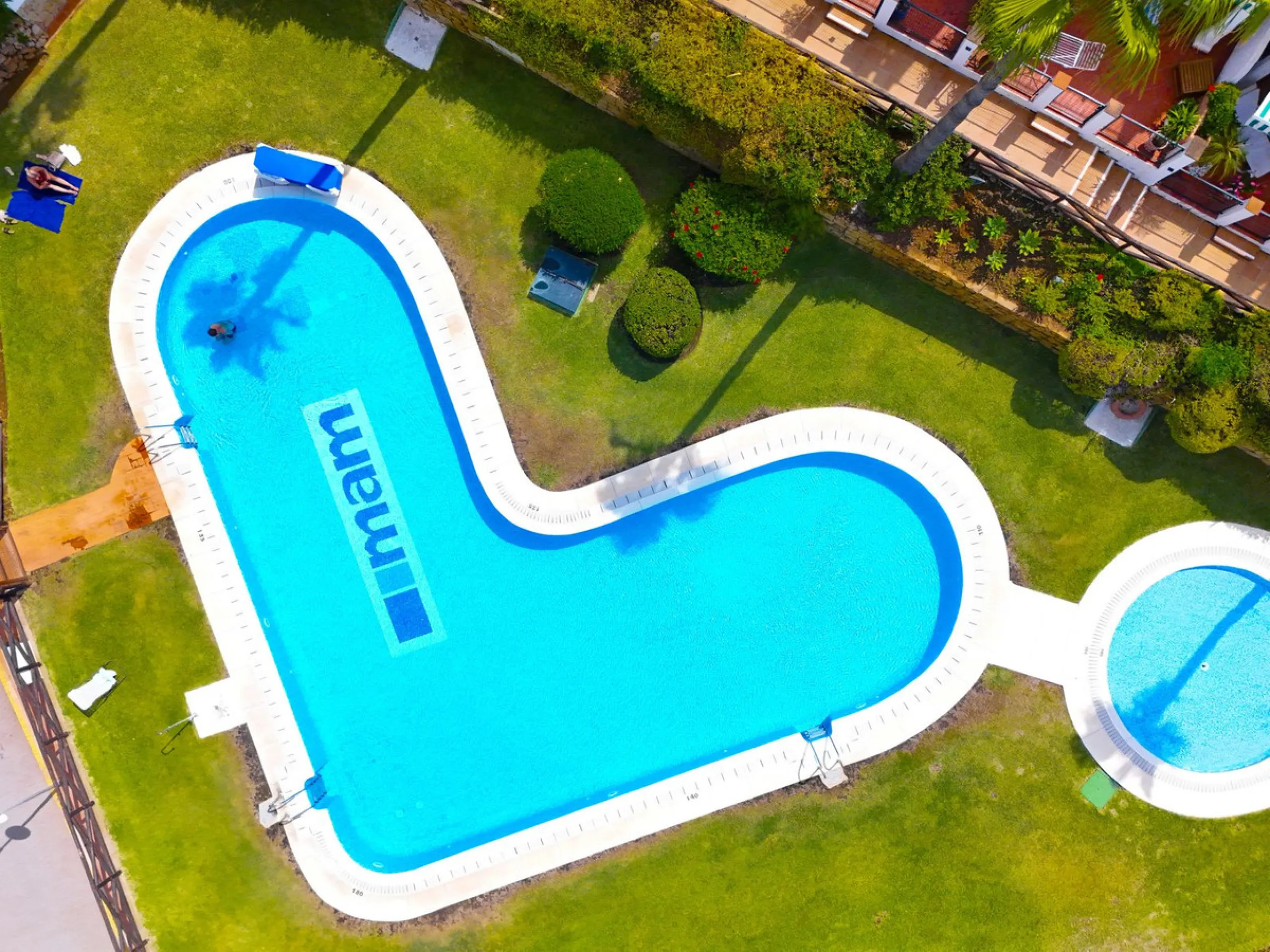 A rare opportunity to invest in a fully-furnished, 3-bedroom townhouse with a fully-transferable holiday rental license, allowing you to enjoy the property personally as well as generating immediate income through short-term rentals, if desired.