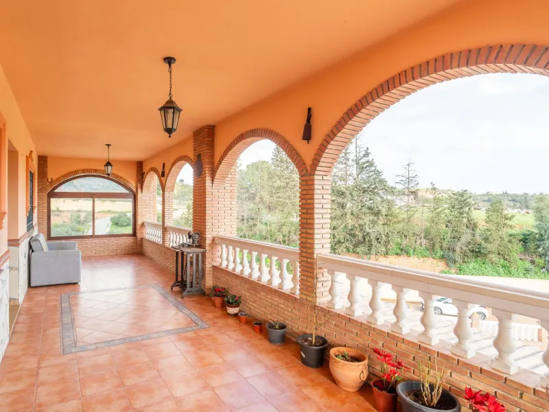 For sale: a property located in Río de las Pasadas – DS Atalaya, Mijas (Málaga) with an approximate plot size of 4,500 m², ideal for residential use, agricultural activity, or a rural project.