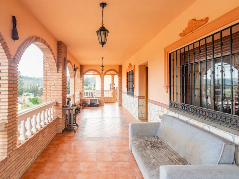 For sale: a property located in Río de las Pasadas – DS Atalaya, Mijas (Málaga) with an approximate plot size of 4,500 m², ideal for residential use, agricultural activity, or a rural project.