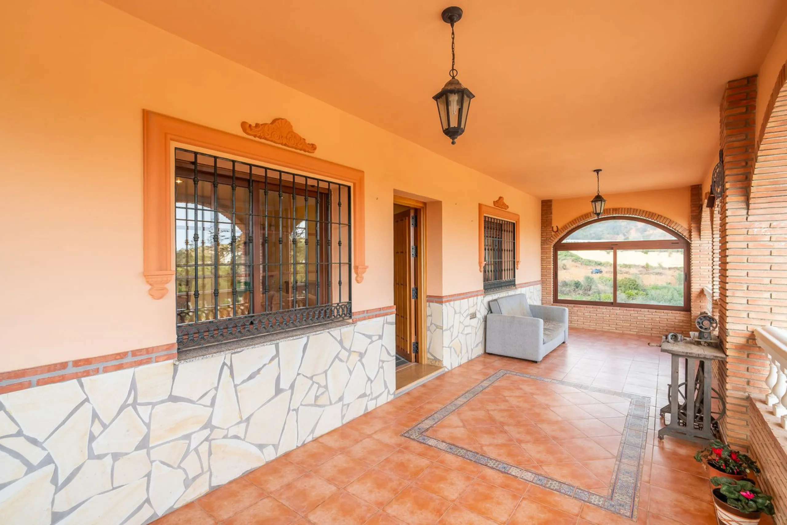 For sale: a property located in Río de las Pasadas – DS Atalaya, Mijas (Málaga) with an approximate plot size of 4,500 m², ideal for residential use, agricultural activity, or a rural project.