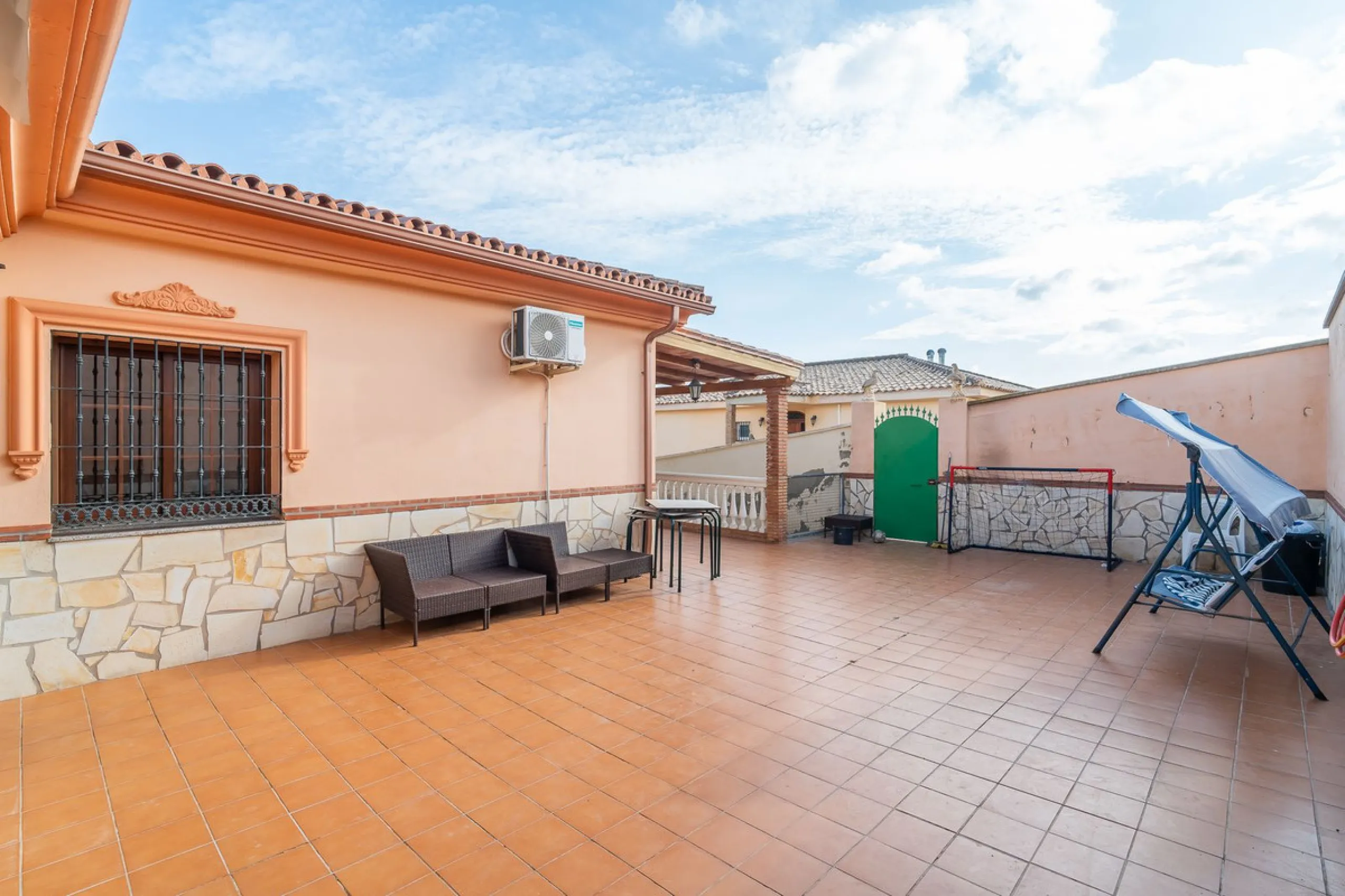 For sale: a property located in Río de las Pasadas – DS Atalaya, Mijas (Málaga) with an approximate plot size of 4,500 m², ideal for residential use, agricultural activity, or a rural project.