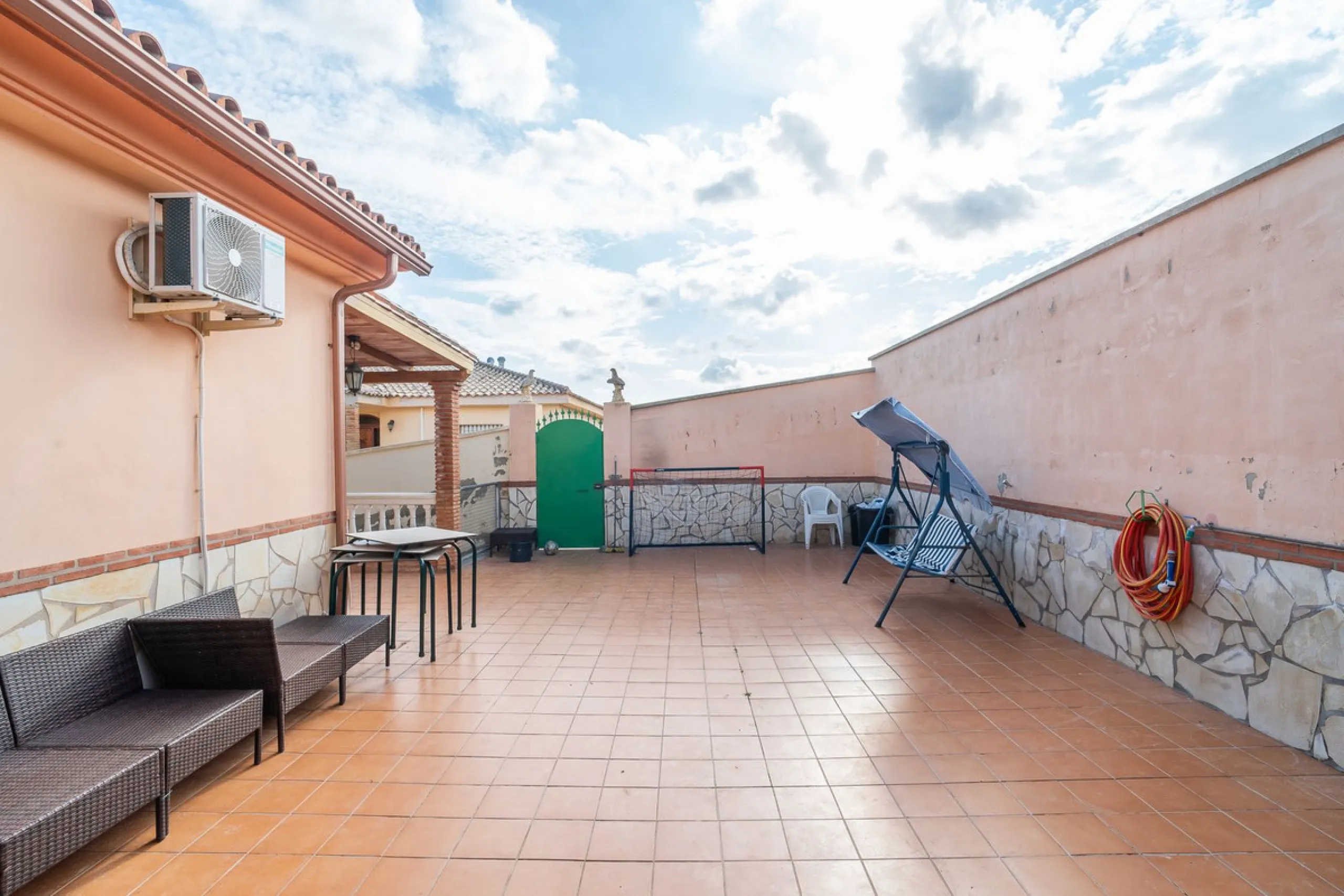 For sale: a property located in Río de las Pasadas – DS Atalaya, Mijas (Málaga) with an approximate plot size of 4,500 m², ideal for residential use, agricultural activity, or a rural project.