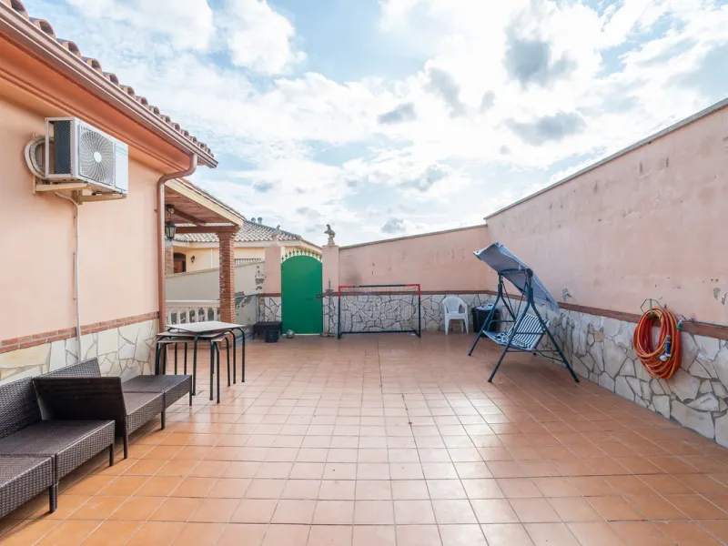 For sale: a property located in Río de las Pasadas – DS Atalaya, Mijas (Málaga) with an approximate plot size of 4,500 m², ideal for residential use, agricultural activity, or a rural project.