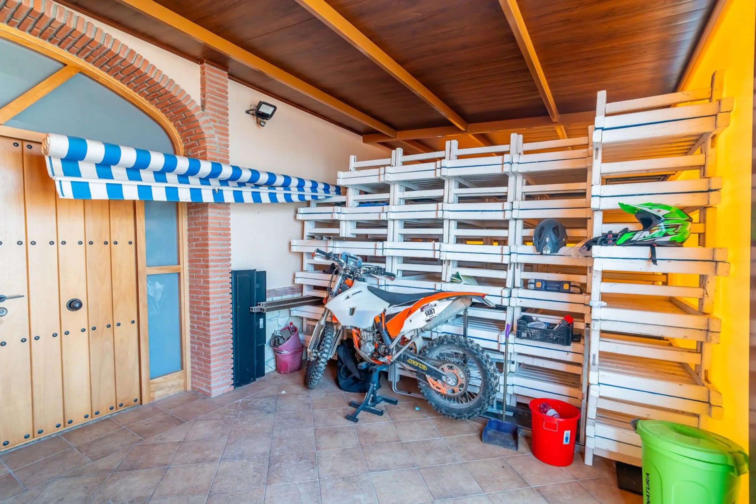 For sale: a property located in Río de las Pasadas – DS Atalaya, Mijas (Málaga) with an approximate plot size of 4,500 m², ideal for residential use, agricultural activity, or a rural project.