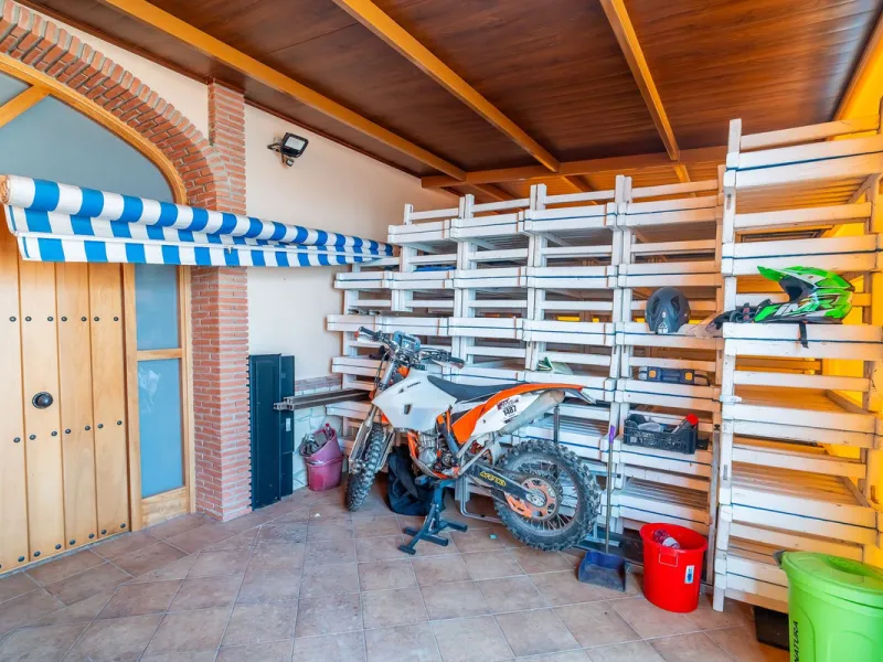 For sale: a property located in Río de las Pasadas – DS Atalaya, Mijas (Málaga) with an approximate plot size of 4,500 m², ideal for residential use, agricultural activity, or a rural project.