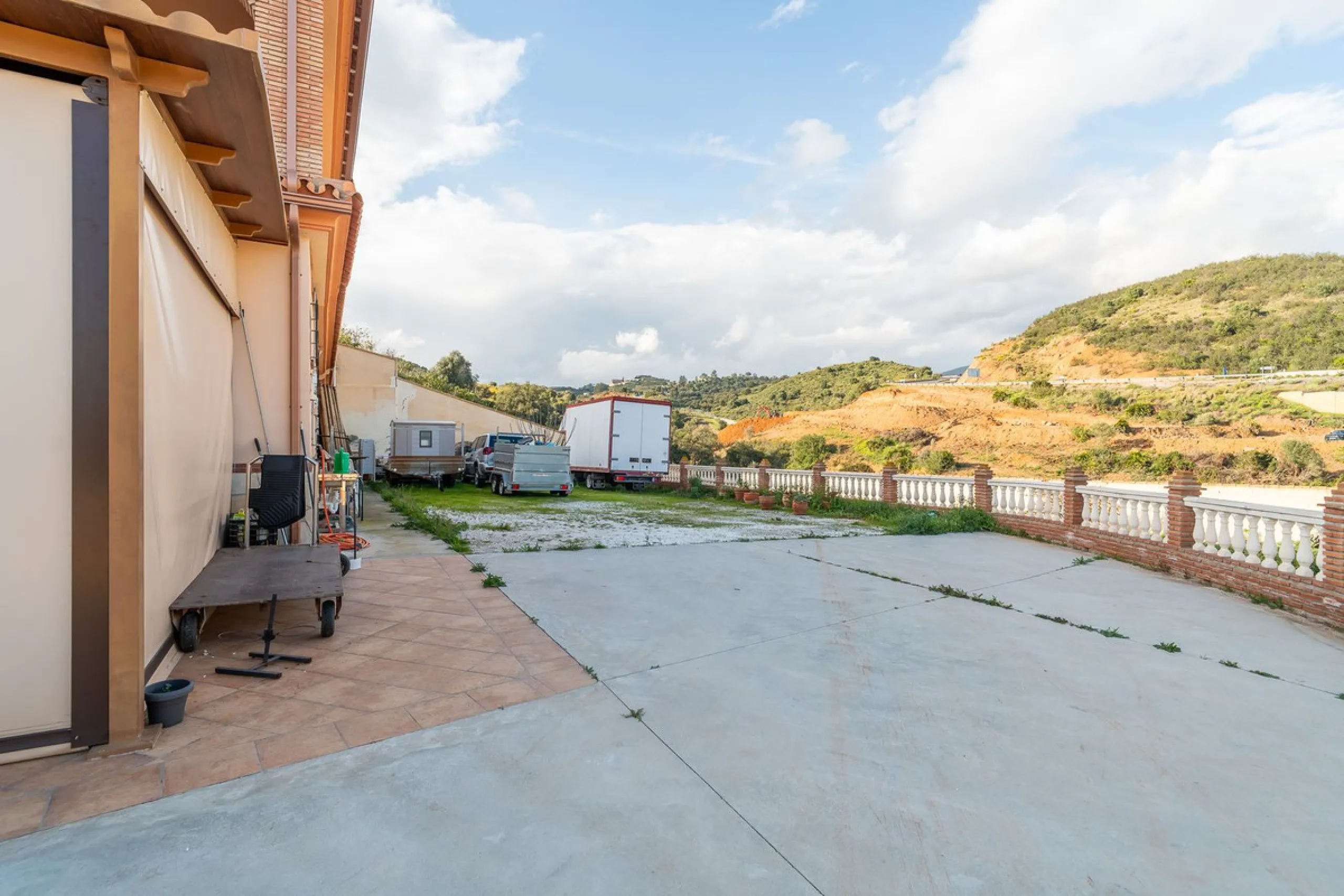 For sale: a property located in Río de las Pasadas – DS Atalaya, Mijas (Málaga) with an approximate plot size of 4,500 m², ideal for residential use, agricultural activity, or a rural project.
