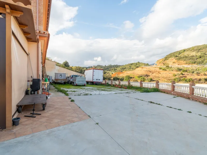 For sale: a property located in Río de las Pasadas – DS Atalaya, Mijas (Málaga) with an approximate plot size of 4,500 m², ideal for residential use, agricultural activity, or a rural project.