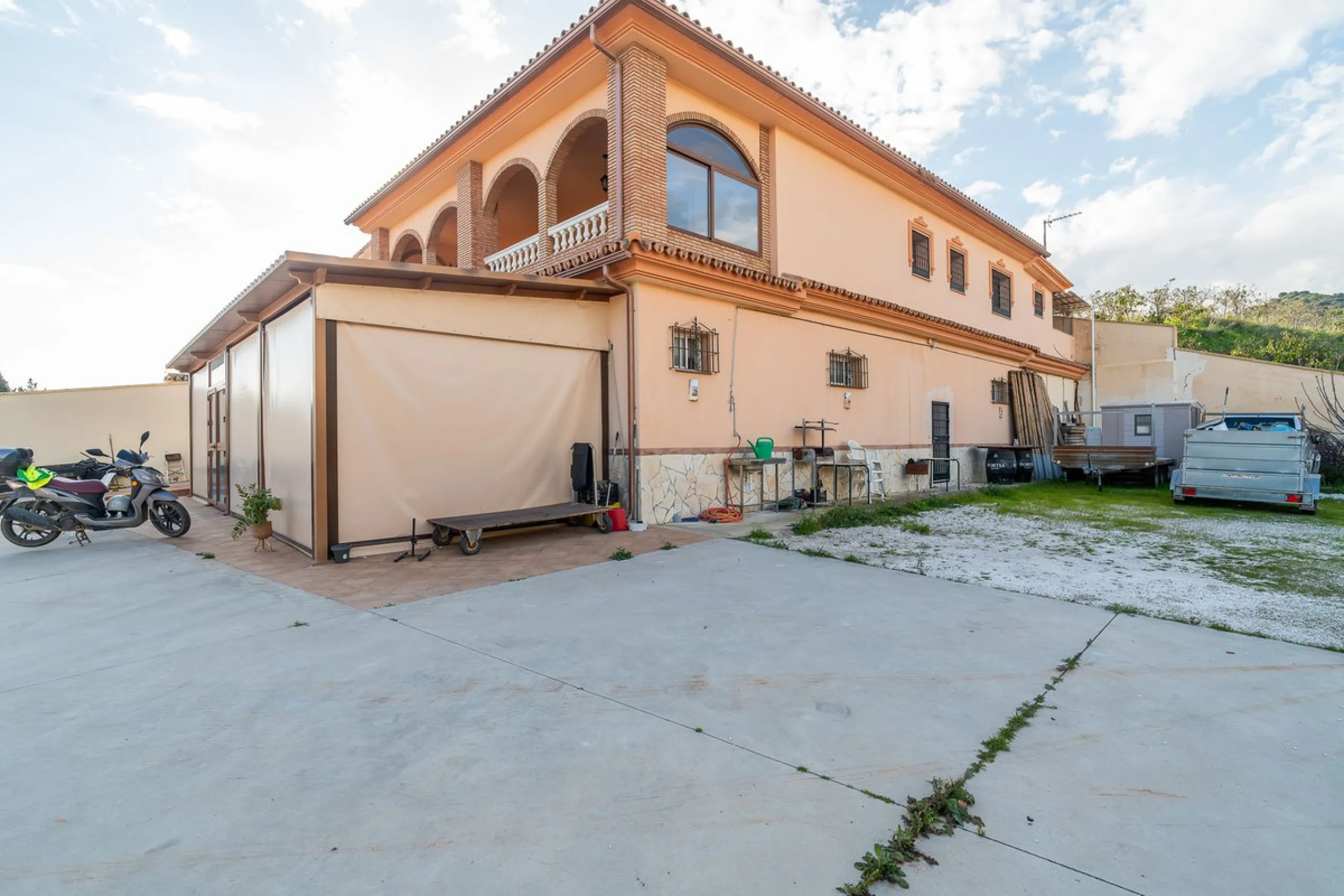 For sale: a property located in Río de las Pasadas – DS Atalaya, Mijas (Málaga) with an approximate plot size of 4,500 m², ideal for residential use, agricultural activity, or a rural project.