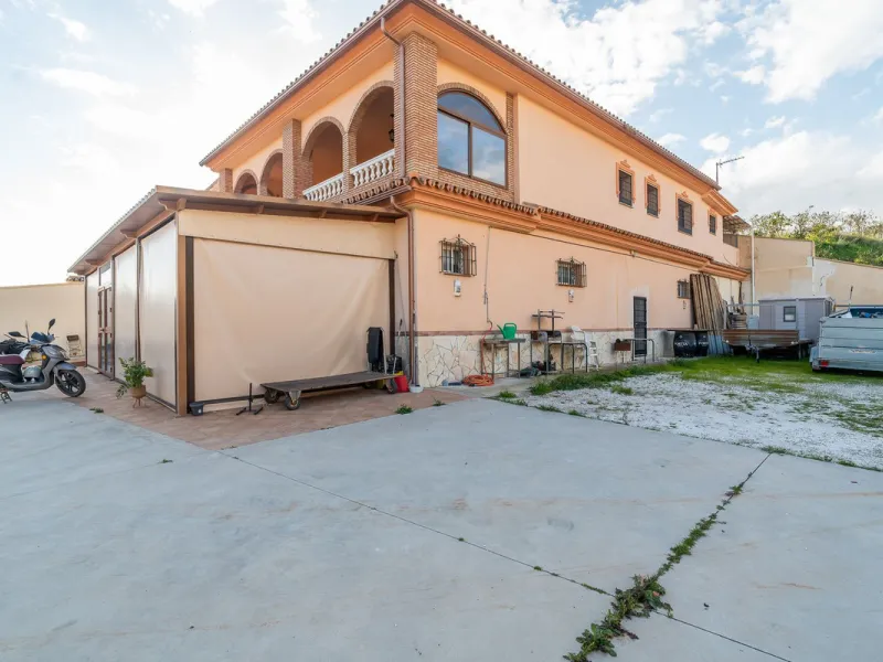 For sale: a property located in Río de las Pasadas – DS Atalaya, Mijas (Málaga) with an approximate plot size of 4,500 m², ideal for residential use, agricultural activity, or a rural project.