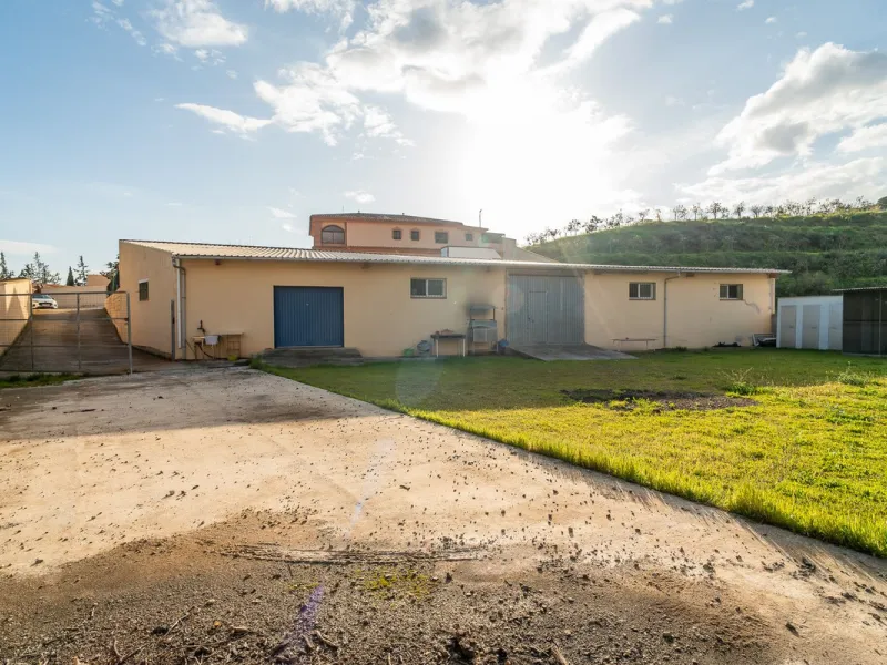 For sale: a property located in Río de las Pasadas – DS Atalaya, Mijas (Málaga) with an approximate plot size of 4,500 m², ideal for residential use, agricultural activity, or a rural project.