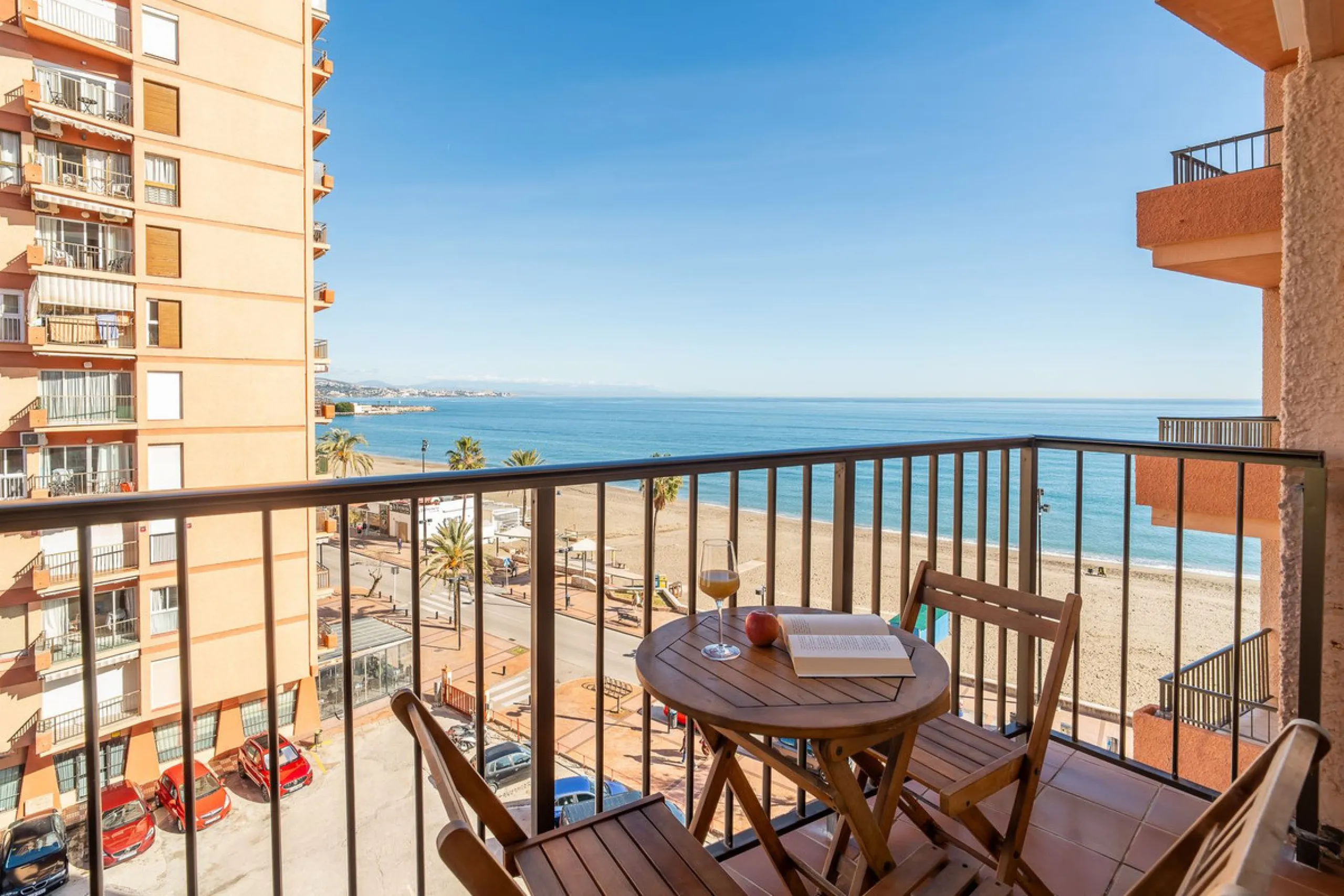 Discover this pristine, fully furnished 1-bedroom apartment in the iconic Edificio Perla 5, ideally positioned frontline beach in the very heart of Fuengirola, Málaga. Priced at €322,500, this residence offers spectacular beach and city views, combining M