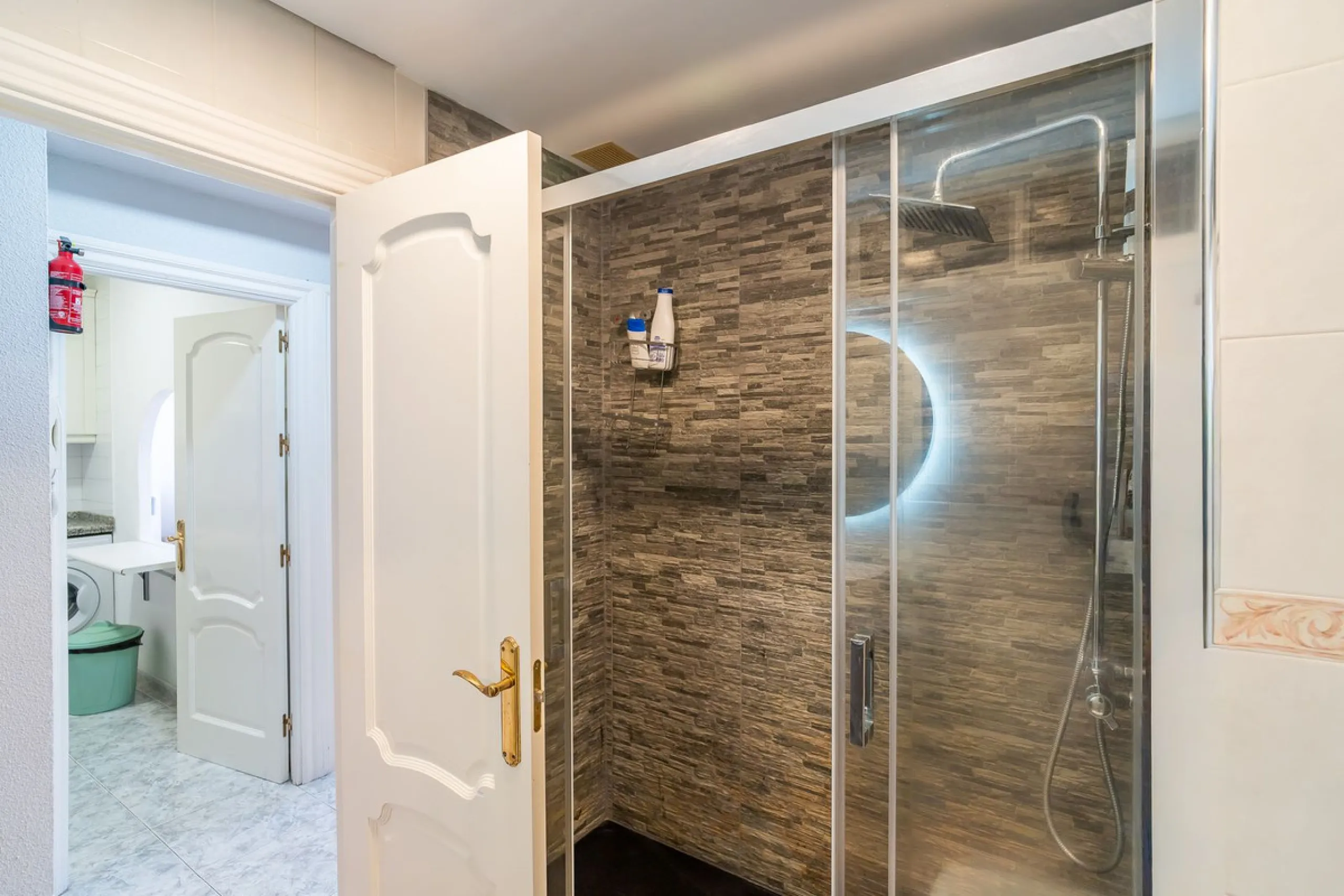 Discover this pristine, fully furnished 1-bedroom apartment in the iconic Edificio Perla 5, ideally positioned frontline beach in the very heart of Fuengirola, Málaga. Priced at €322,500, this residence offers spectacular beach and city views, combining M