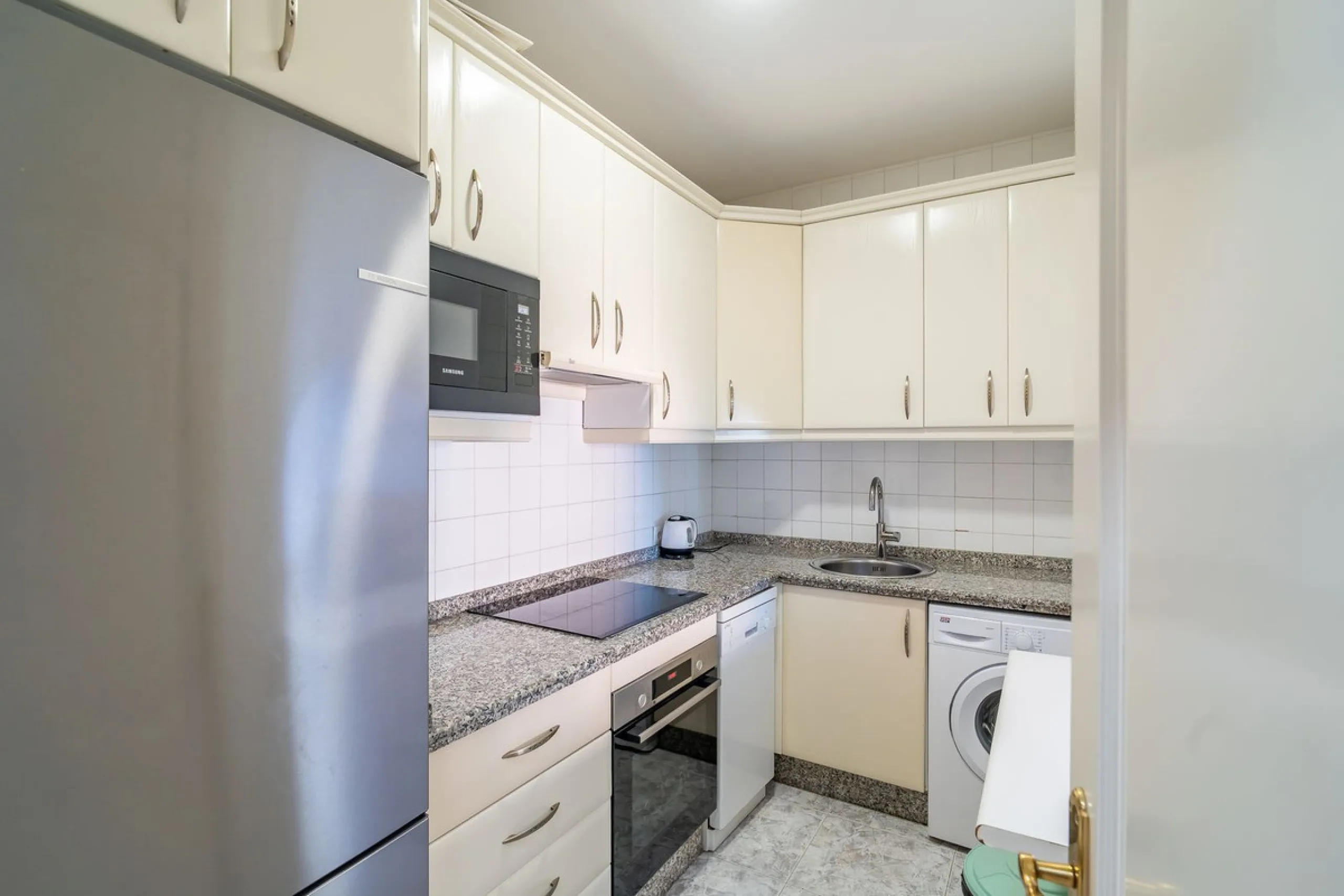 Discover this pristine, fully furnished 1-bedroom apartment in the iconic Edificio Perla 5, ideally positioned frontline beach in the very heart of Fuengirola, Málaga. Priced at €322,500, this residence offers spectacular beach and city views, combining M