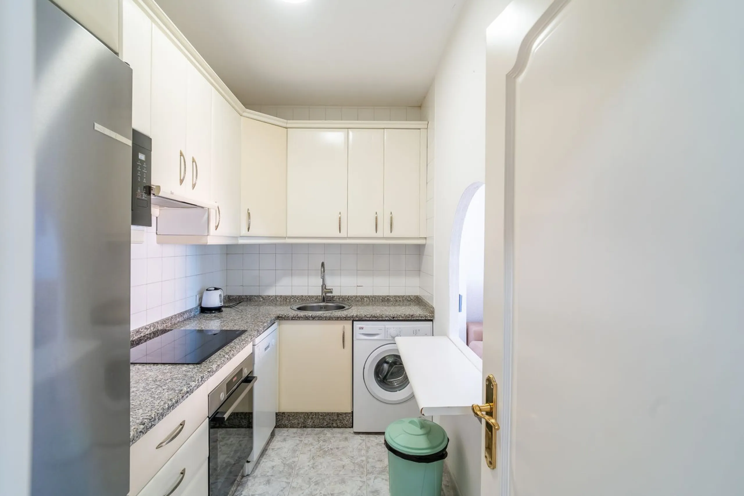 Discover this pristine, fully furnished 1-bedroom apartment in the iconic Edificio Perla 5, ideally positioned frontline beach in the very heart of Fuengirola, Málaga. Priced at €322,500, this residence offers spectacular beach and city views, combining M