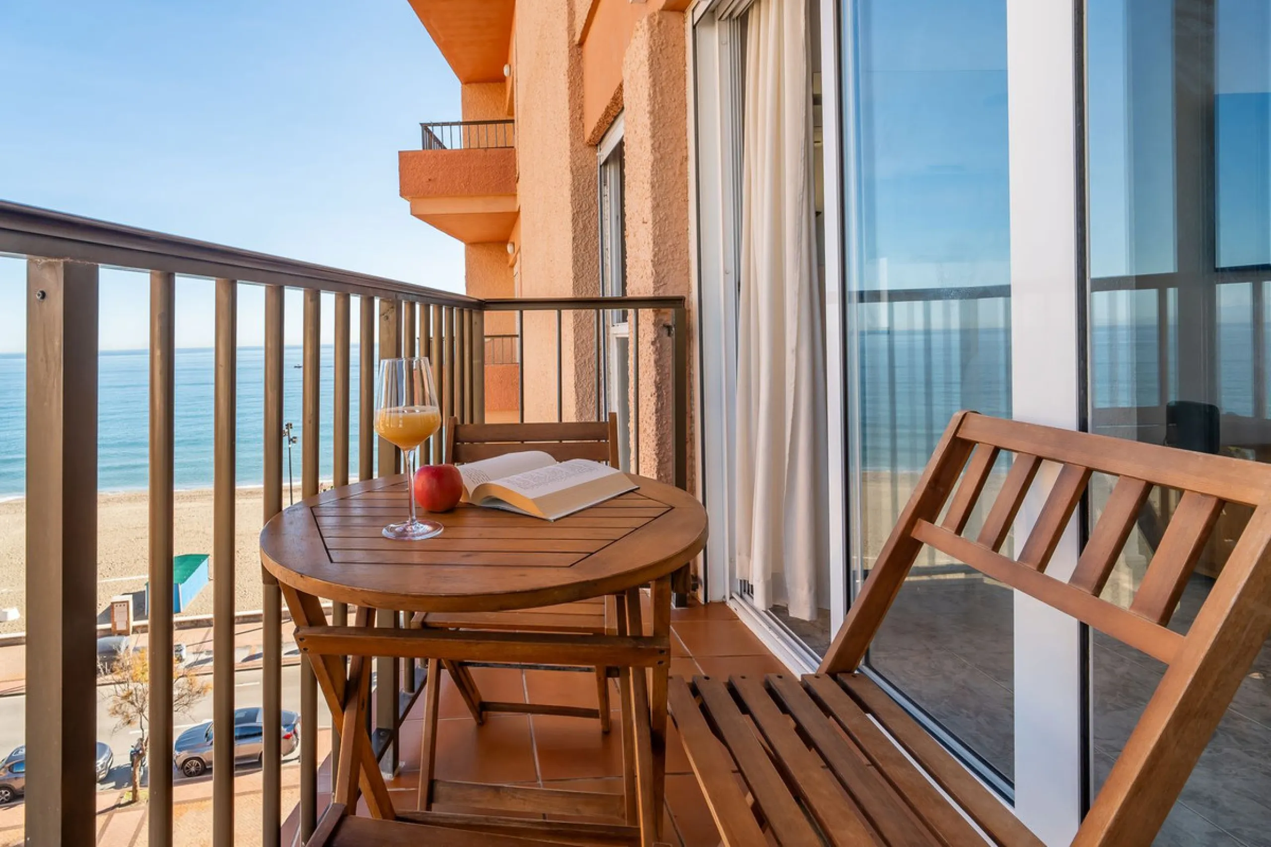 Discover this pristine, fully furnished 1-bedroom apartment in the iconic Edificio Perla 5, ideally positioned frontline beach in the very heart of Fuengirola, Málaga. Priced at €322,500, this residence offers spectacular beach and city views, combining M