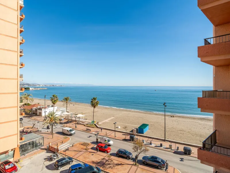 Discover this pristine, fully furnished 1-bedroom apartment in the iconic Edificio Perla 5, ideally positioned frontline beach in the very heart of Fuengirola, Málaga. Priced at €322,500, this residence offers spectacular beach and city views, combining M
