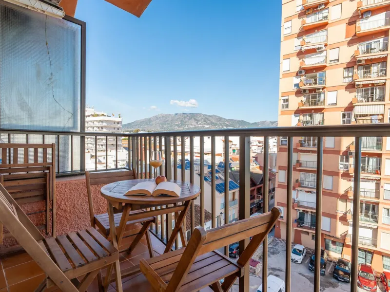 Discover this pristine, fully furnished 1-bedroom apartment in the iconic Edificio Perla 5, ideally positioned frontline beach in the very heart of Fuengirola, Málaga. Priced at €322,500, this residence offers spectacular beach and city views, combining M
