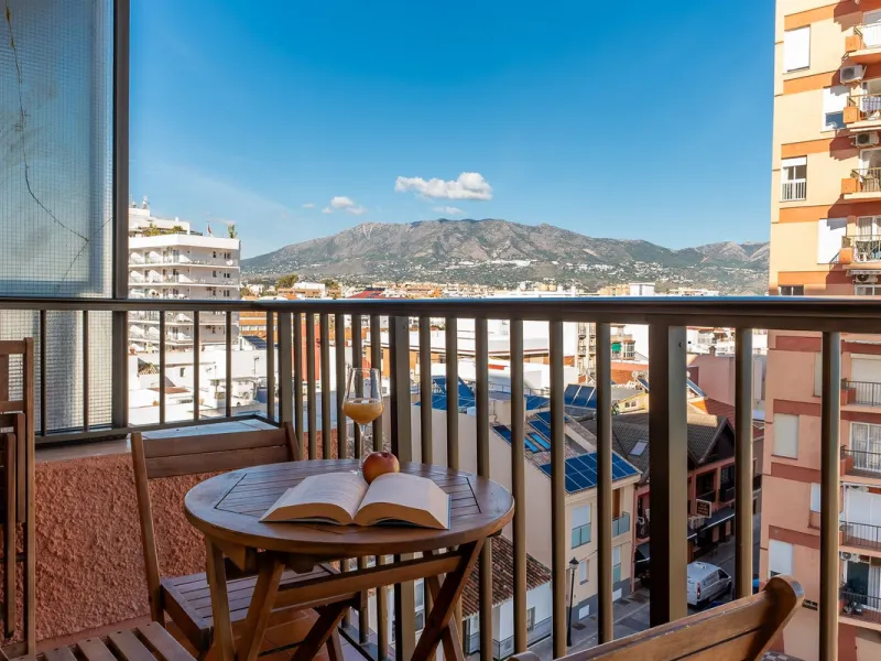 Discover this pristine, fully furnished 1-bedroom apartment in the iconic Edificio Perla 5, ideally positioned frontline beach in the very heart of Fuengirola, Málaga. Priced at €322,500, this residence offers spectacular beach and city views, combining M