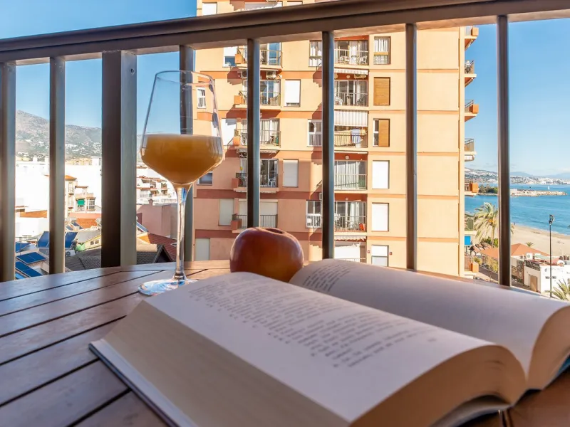 Discover this pristine, fully furnished 1-bedroom apartment in the iconic Edificio Perla 5, ideally positioned frontline beach in the very heart of Fuengirola, Málaga. Priced at €322,500, this residence offers spectacular beach and city views, combining M
