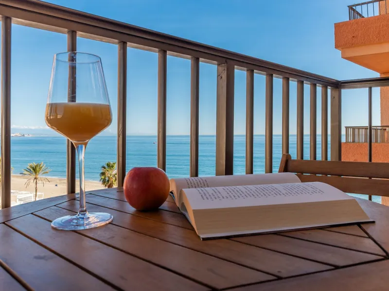 Discover this pristine, fully furnished 1-bedroom apartment in the iconic Edificio Perla 5, ideally positioned frontline beach in the very heart of Fuengirola, Málaga. Priced at €322,500, this residence offers spectacular beach and city views, combining M
