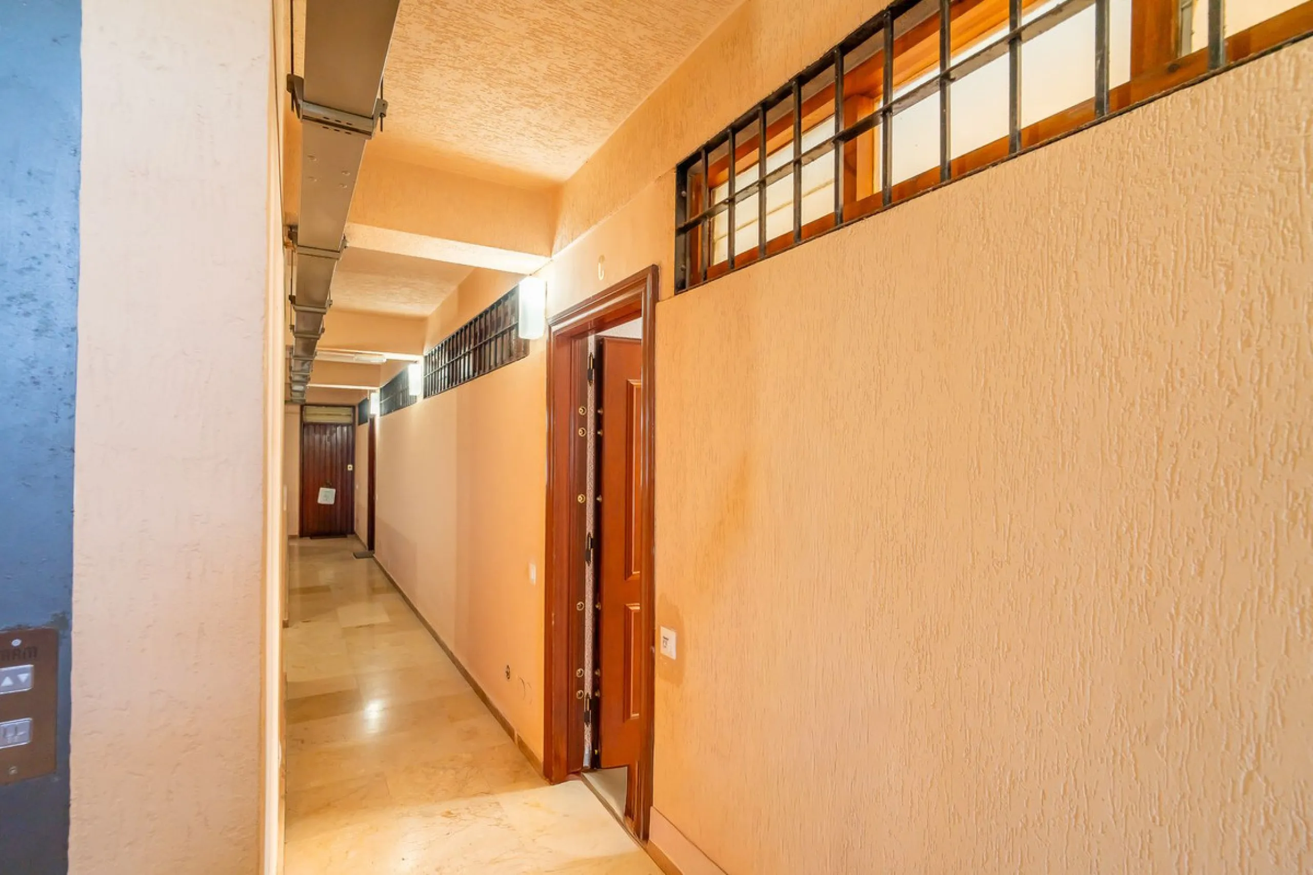 Discover this pristine, fully furnished 1-bedroom apartment in the iconic Edificio Perla 5, ideally positioned frontline beach in the very heart of Fuengirola, Málaga. Priced at €322,500, this residence offers spectacular beach and city views, combining M