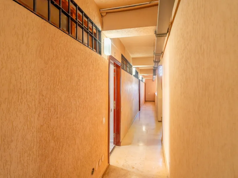 Discover this pristine, fully furnished 1-bedroom apartment in the iconic Edificio Perla 5, ideally positioned frontline beach in the very heart of Fuengirola, Málaga. Priced at €322,500, this residence offers spectacular beach and city views, combining M