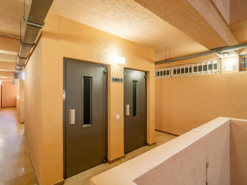 Discover this pristine, fully furnished 1-bedroom apartment in the iconic Edificio Perla 5, ideally positioned frontline beach in the very heart of Fuengirola, Málaga. Priced at €322,500, this residence offers spectacular beach and city views, combining M
