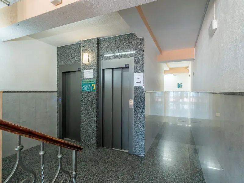 Discover this pristine, fully furnished 1-bedroom apartment in the iconic Edificio Perla 5, ideally positioned frontline beach in the very heart of Fuengirola, Málaga. Priced at €322,500, this residence offers spectacular beach and city views, combining M