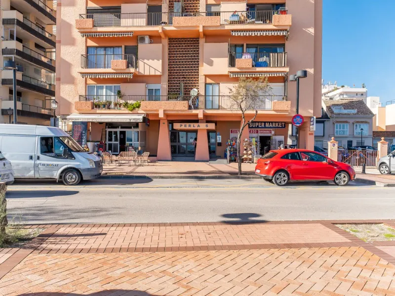 Discover this pristine, fully furnished 1-bedroom apartment in the iconic Edificio Perla 5, ideally positioned frontline beach in the very heart of Fuengirola, Málaga. Priced at €322,500, this residence offers spectacular beach and city views, combining M