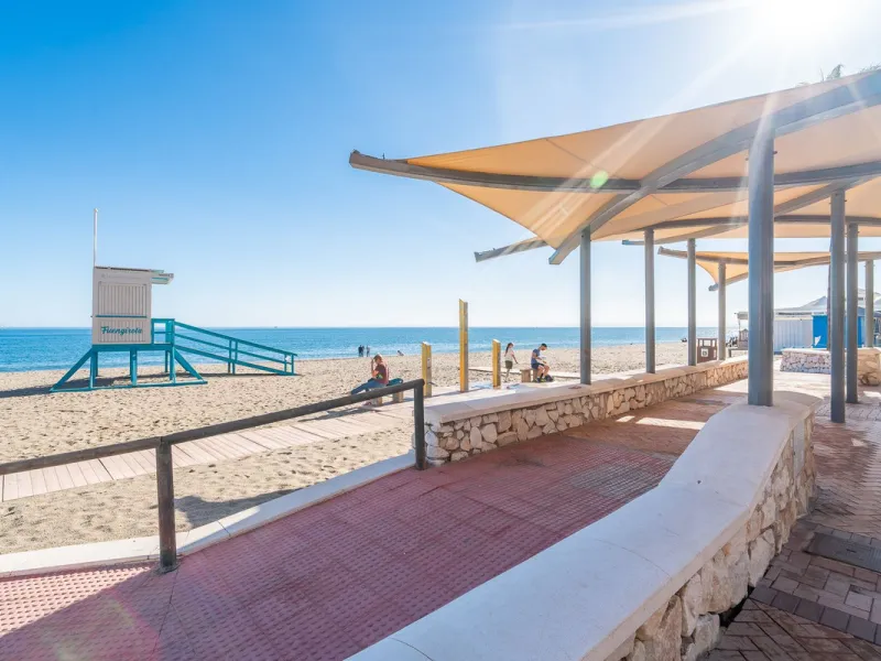 Discover this pristine, fully furnished 1-bedroom apartment in the iconic Edificio Perla 5, ideally positioned frontline beach in the very heart of Fuengirola, Málaga. Priced at €322,500, this residence offers spectacular beach and city views, combining M