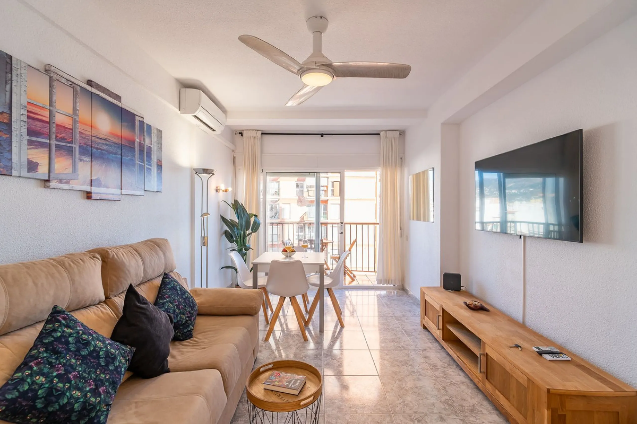 Discover this pristine, fully furnished 1-bedroom apartment in the iconic Edificio Perla 5, ideally positioned frontline beach in the very heart of Fuengirola, Málaga. Priced at €322,500, this residence offers spectacular beach and city views, combining M
