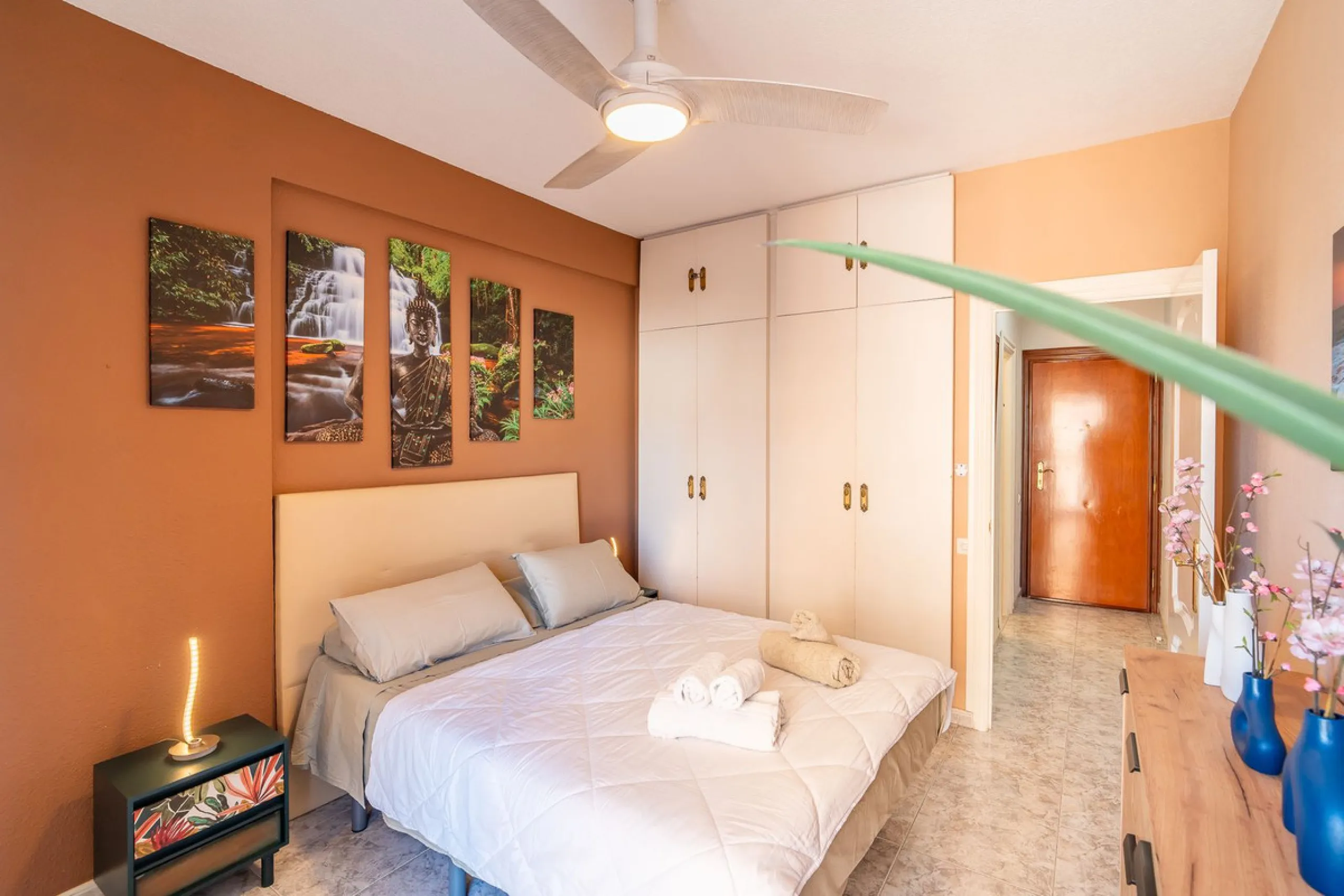 Discover this pristine, fully furnished 1-bedroom apartment in the iconic Edificio Perla 5, ideally positioned frontline beach in the very heart of Fuengirola, Málaga. Priced at €322,500, this residence offers spectacular beach and city views, combining M