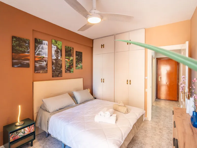 Discover this pristine, fully furnished 1-bedroom apartment in the iconic Edificio Perla 5, ideally positioned frontline beach in the very heart of Fuengirola, Málaga. Priced at €322,500, this residence offers spectacular beach and city views, combining M