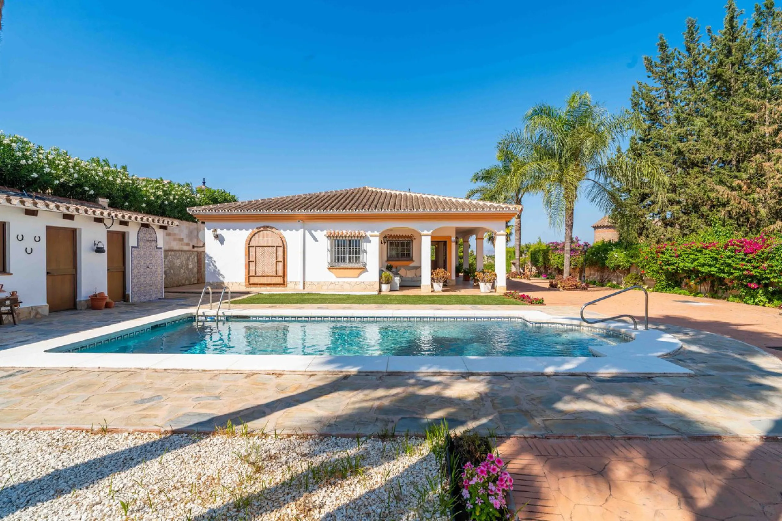 Built in 2007 and kept in excellent condition, this beautiful countryside villa offers a peaceful lifestyle with modern comforts, just minutes from La Trocha Shopping Centre and only a short drive to Málaga, the airport, and the Costa del Sol's beaches.
