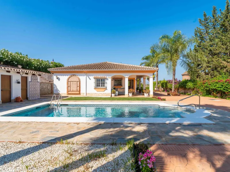 Built in 2007 and kept in excellent condition, this beautiful countryside villa offers a peaceful lifestyle with modern comforts, just minutes from La Trocha Shopping Centre and only a short drive to Málaga, the airport, and the Costa del Sol's beaches.