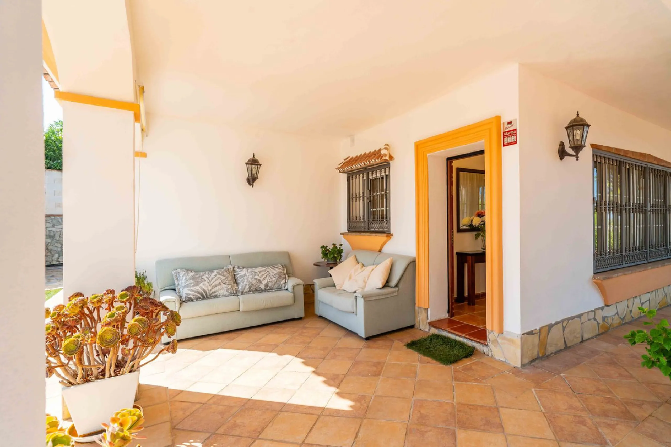 Built in 2007 and kept in excellent condition, this beautiful countryside villa offers a peaceful lifestyle with modern comforts, just minutes from La Trocha Shopping Centre and only a short drive to Málaga, the airport, and the Costa del Sol's beaches.