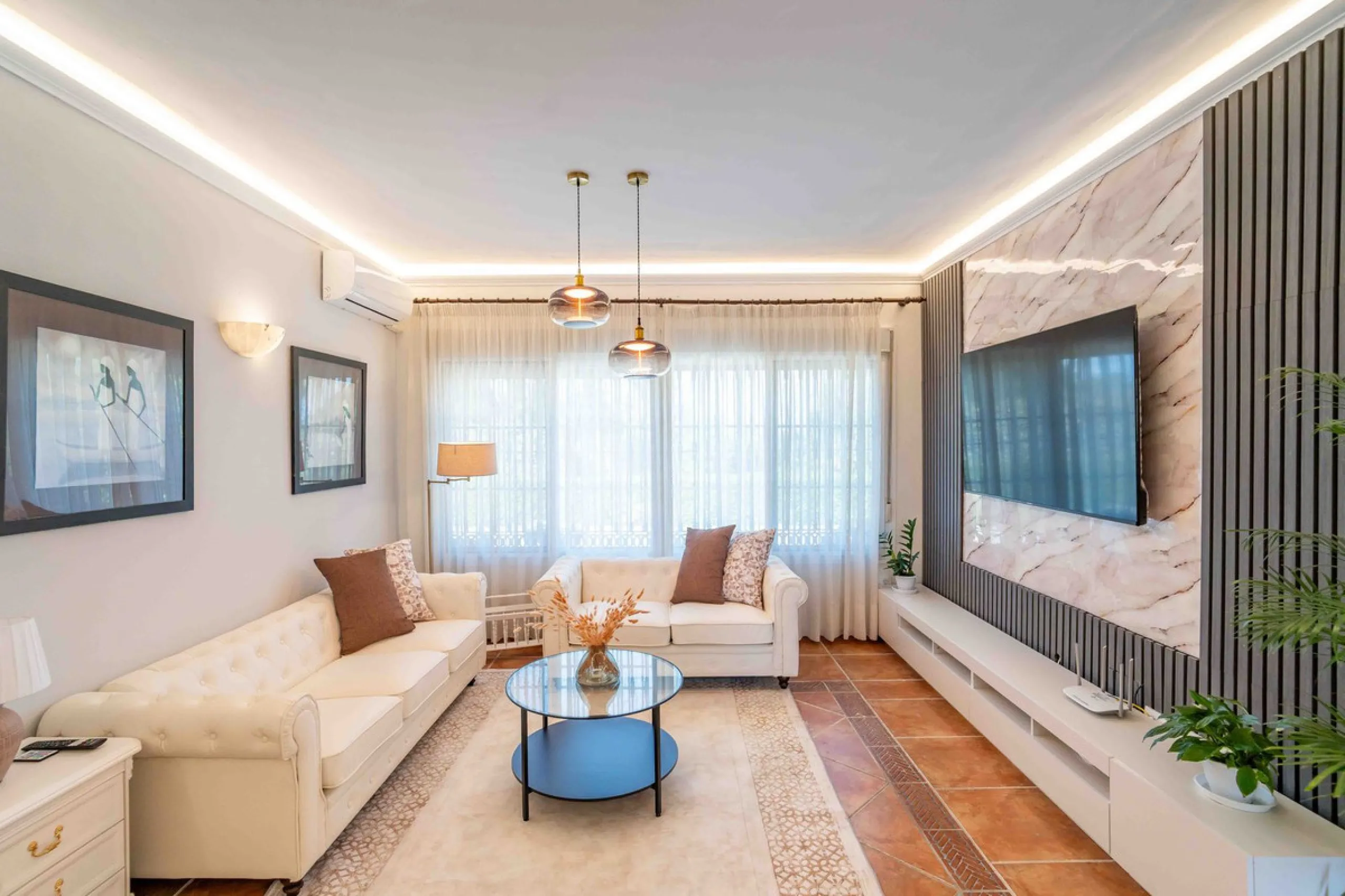 Built in 2007 and kept in excellent condition, this beautiful countryside villa offers a peaceful lifestyle with modern comforts, just minutes from La Trocha Shopping Centre and only a short drive to Málaga, the airport, and the Costa del Sol's beaches.