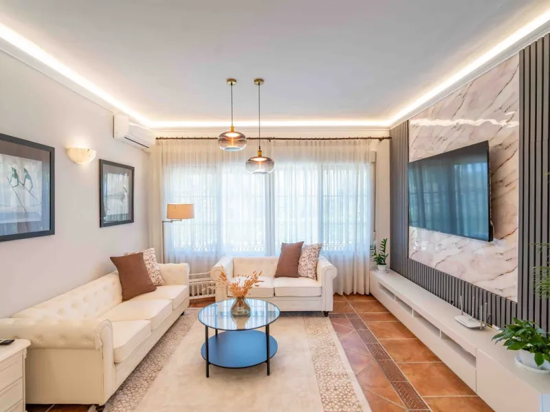 Built in 2007 and kept in excellent condition, this beautiful countryside villa offers a peaceful lifestyle with modern comforts, just minutes from La Trocha Shopping Centre and only a short drive to Málaga, the airport, and the Costa del Sol's beaches.