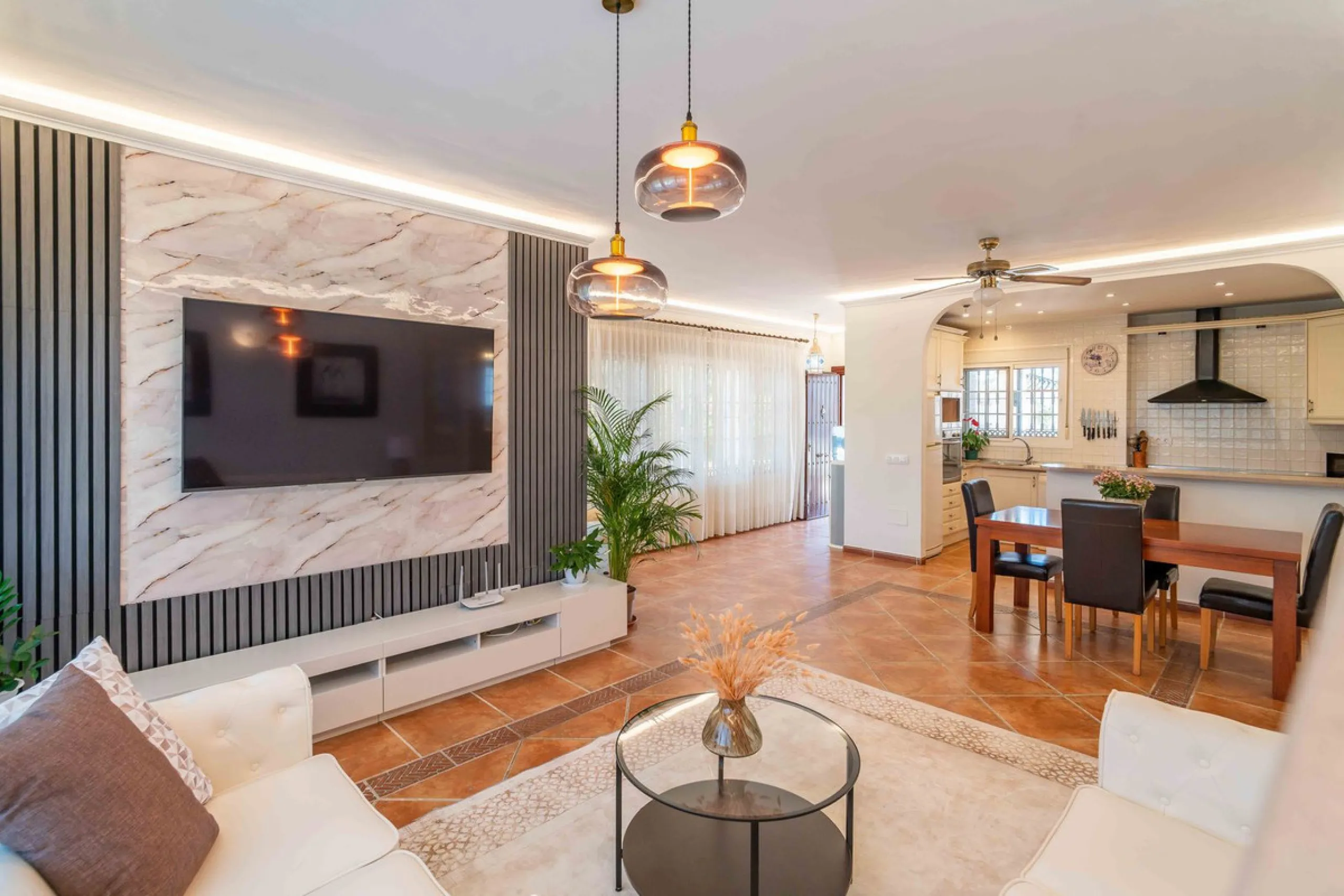Built in 2007 and kept in excellent condition, this beautiful countryside villa offers a peaceful lifestyle with modern comforts, just minutes from La Trocha Shopping Centre and only a short drive to Málaga, the airport, and the Costa del Sol's beaches.