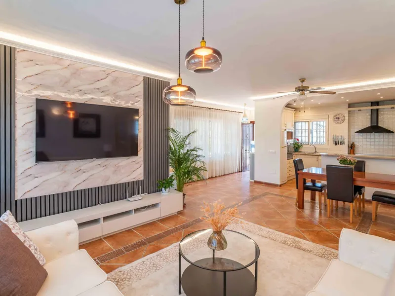 Built in 2007 and kept in excellent condition, this beautiful countryside villa offers a peaceful lifestyle with modern comforts, just minutes from La Trocha Shopping Centre and only a short drive to Málaga, the airport, and the Costa del Sol's beaches.