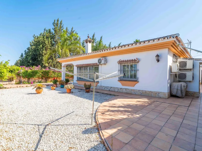 Built in 2007 and kept in excellent condition, this beautiful countryside villa offers a peaceful lifestyle with modern comforts, just minutes from La Trocha Shopping Centre and only a short drive to Málaga, the airport, and the Costa del Sol's beaches.
