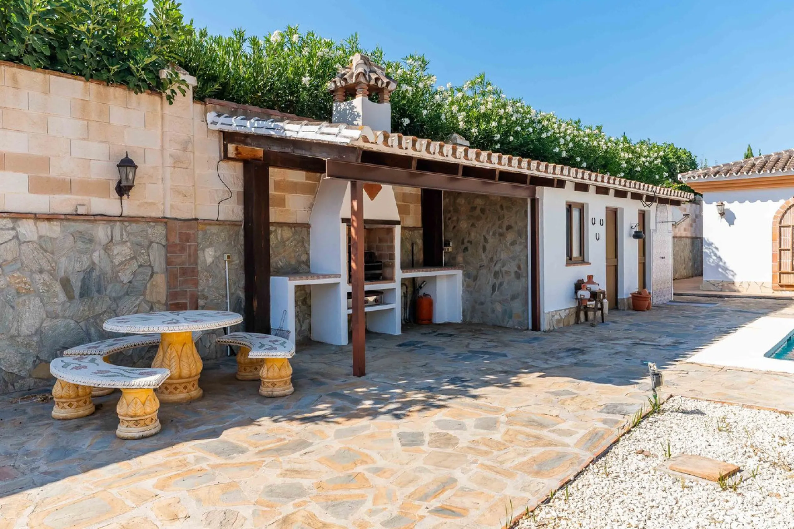 Built in 2007 and kept in excellent condition, this beautiful countryside villa offers a peaceful lifestyle with modern comforts, just minutes from La Trocha Shopping Centre and only a short drive to Málaga, the airport, and the Costa del Sol's beaches.
