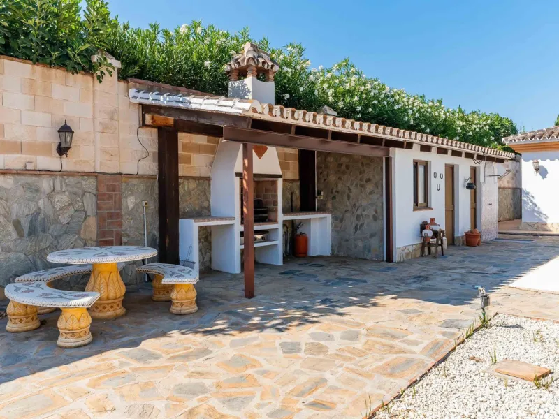 Built in 2007 and kept in excellent condition, this beautiful countryside villa offers a peaceful lifestyle with modern comforts, just minutes from La Trocha Shopping Centre and only a short drive to Málaga, the airport, and the Costa del Sol's beaches.