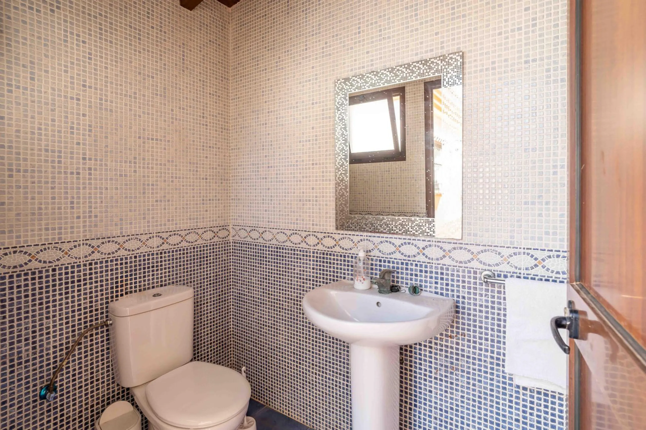 Built in 2007 and kept in excellent condition, this beautiful countryside villa offers a peaceful lifestyle with modern comforts, just minutes from La Trocha Shopping Centre and only a short drive to Málaga, the airport, and the Costa del Sol's beaches.