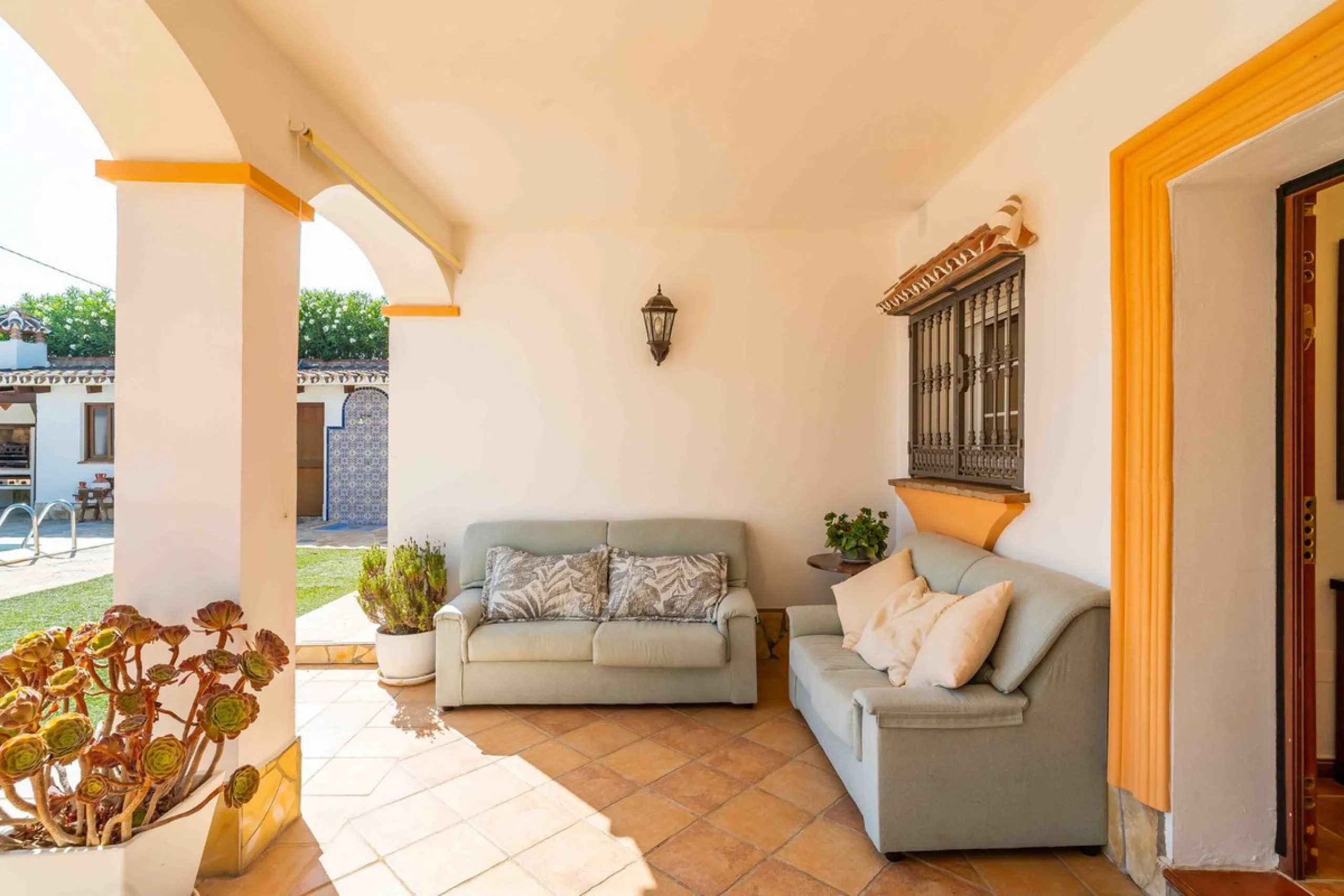 Built in 2007 and kept in excellent condition, this beautiful countryside villa offers a peaceful lifestyle with modern comforts, just minutes from La Trocha Shopping Centre and only a short drive to Málaga, the airport, and the Costa del Sol's beaches.