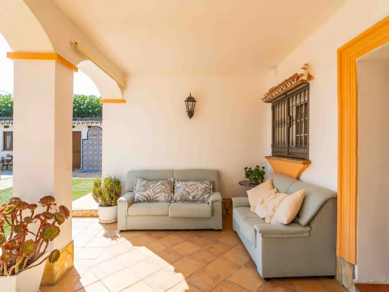 Built in 2007 and kept in excellent condition, this beautiful countryside villa offers a peaceful lifestyle with modern comforts, just minutes from La Trocha Shopping Centre and only a short drive to Málaga, the airport, and the Costa del Sol's beaches.