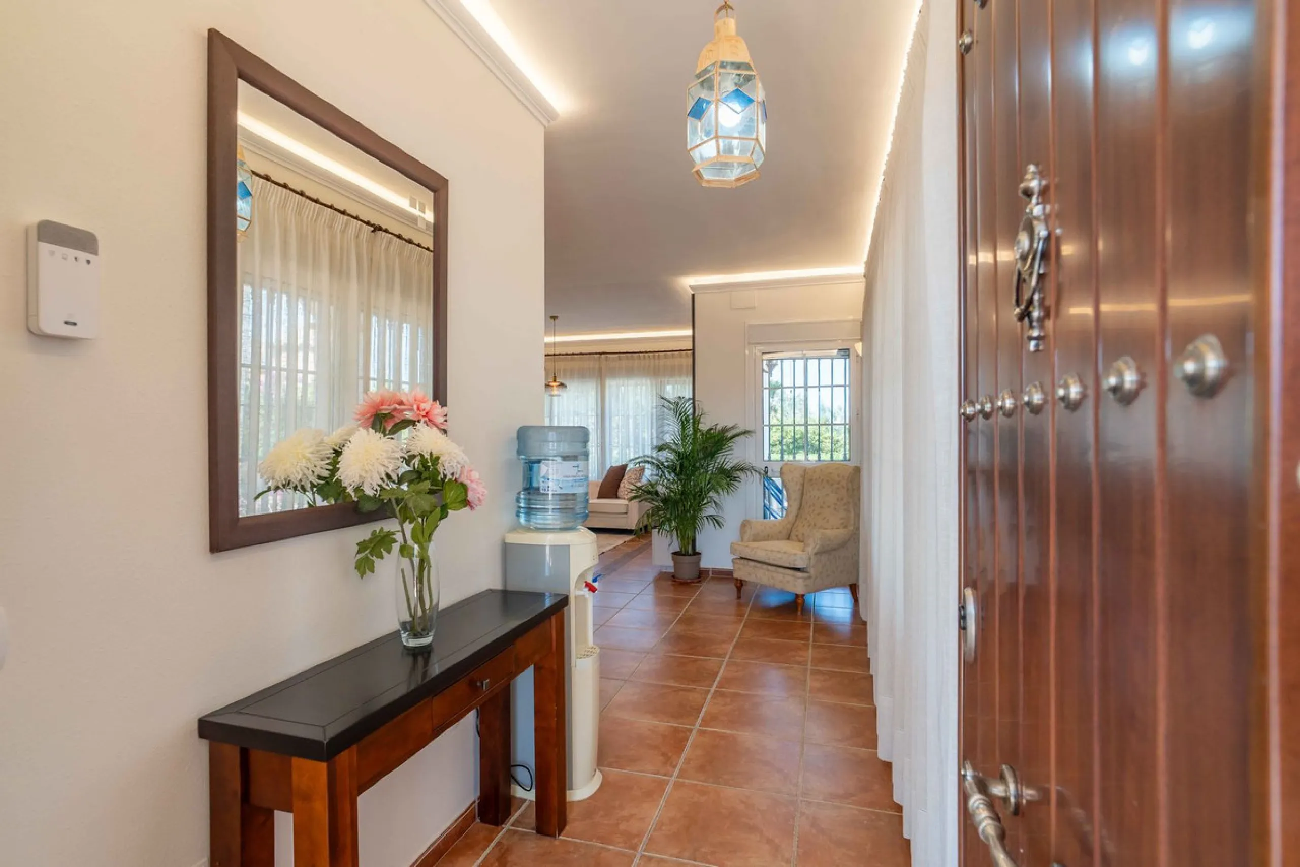 Built in 2007 and kept in excellent condition, this beautiful countryside villa offers a peaceful lifestyle with modern comforts, just minutes from La Trocha Shopping Centre and only a short drive to Málaga, the airport, and the Costa del Sol's beaches.