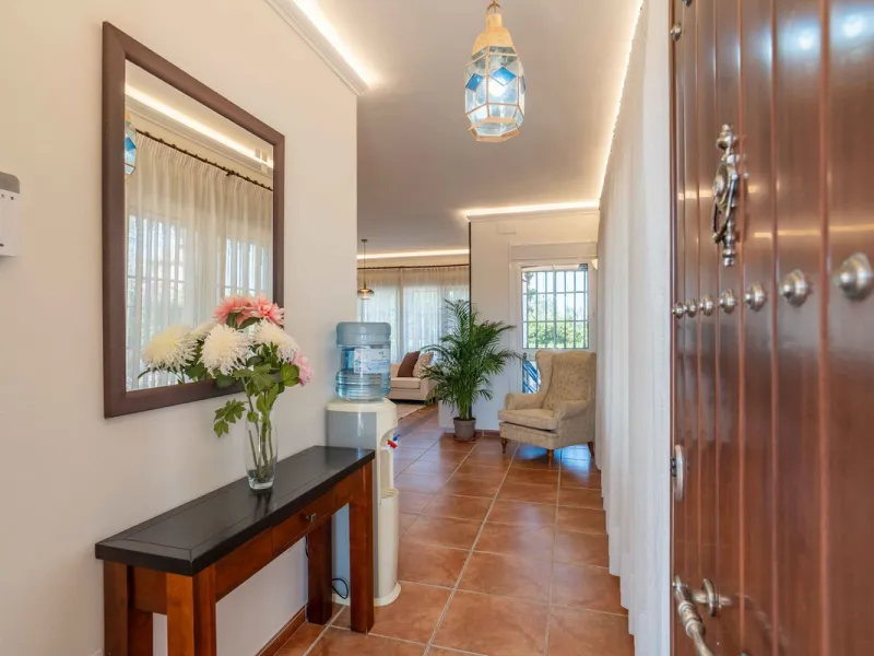 Built in 2007 and kept in excellent condition, this beautiful countryside villa offers a peaceful lifestyle with modern comforts, just minutes from La Trocha Shopping Centre and only a short drive to Málaga, the airport, and the Costa del Sol's beaches.