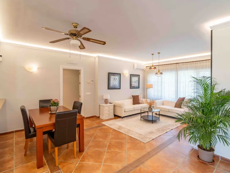 Built in 2007 and kept in excellent condition, this beautiful countryside villa offers a peaceful lifestyle with modern comforts, just minutes from La Trocha Shopping Centre and only a short drive to Málaga, the airport, and the Costa del Sol's beaches.