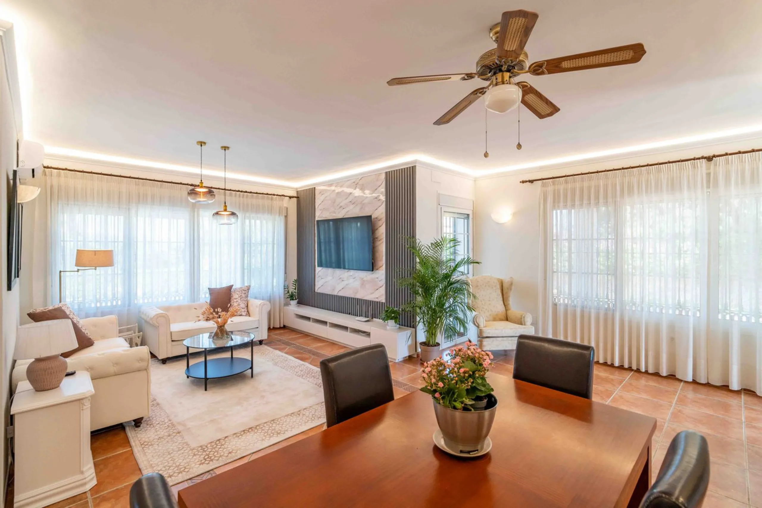 Built in 2007 and kept in excellent condition, this beautiful countryside villa offers a peaceful lifestyle with modern comforts, just minutes from La Trocha Shopping Centre and only a short drive to Málaga, the airport, and the Costa del Sol's beaches.